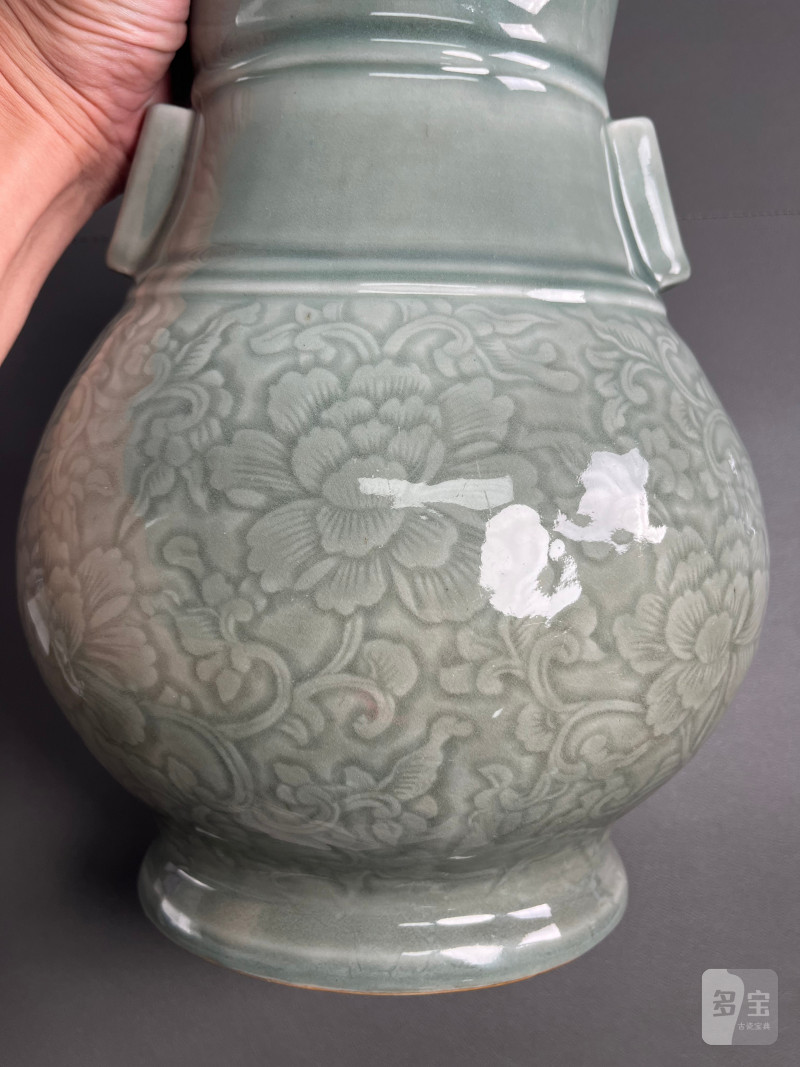 清康熙  豆青釉刻划缠枝牡丹纹贯耳壶 - 图15